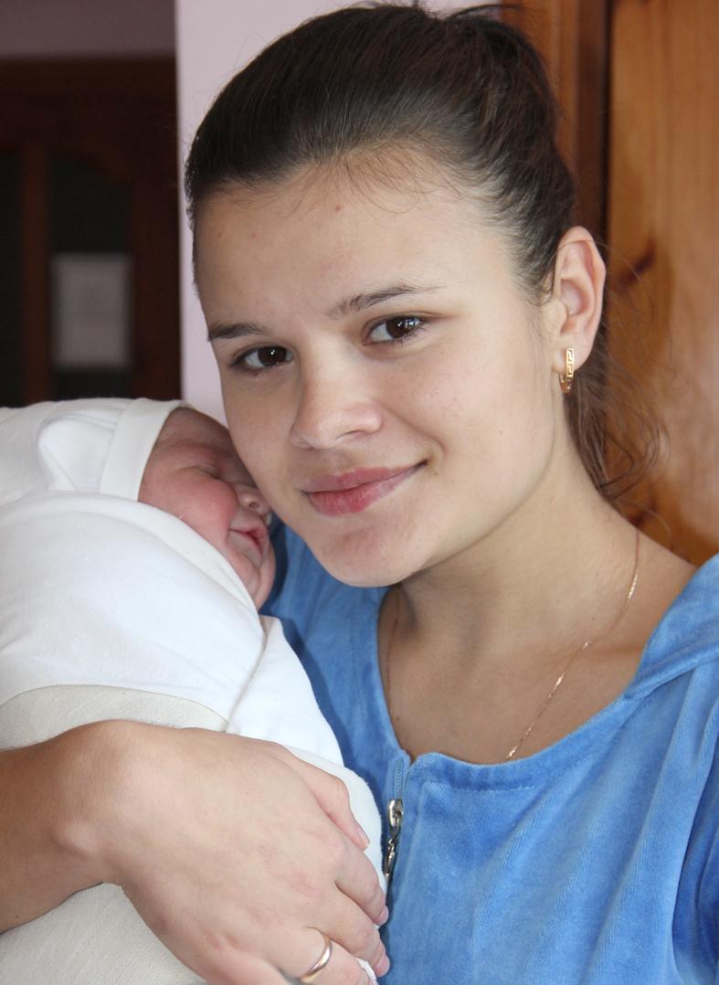 Молодые супруги Валерия и Владимир Примаковы – счастливые родители «Дитя мира».