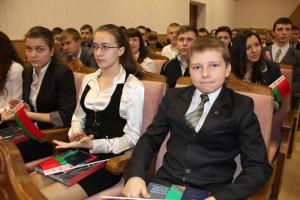 В День Конституции 40 юношей и девушек Костюковщины получили паспорта