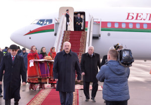 206266,02 Лукашенко прибыл в Киев (1)