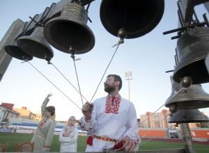 На снимке: звонарь из Минска Богдан Березкин.Фото Олега Фойницкого, БелТА.
