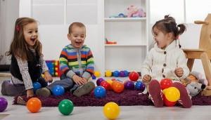 deti-semya-igrushki-igry