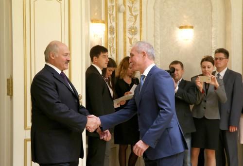 На снимке: Александр Лукашенко и Сергей Морозов.Фото Николая Петрова, БелТА.