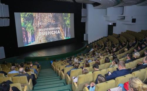 На снимке: во время премьеры фильма "Беловежская пуща. Первозданный лес".Фото Оксаны Манчук, БелТА.