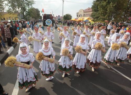 На снимке: праздничное шествие.Фото Олега Фойницкого, БелТА.