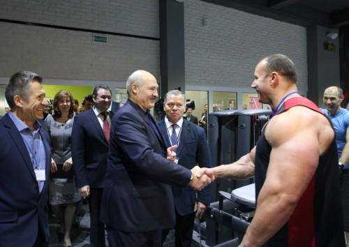 На снимке: Александр Лукашенко во время посещения физкультурно-оздоровительного комплекса "Мандарин".Фото Николая Петрова, БелТА.