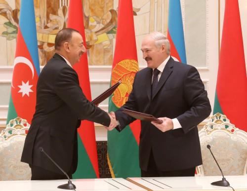 На снимке: Александр Лукашенко и Ильхам Алиев во время подписания совместной декларации.Фото Николая Петрова, БелТА.