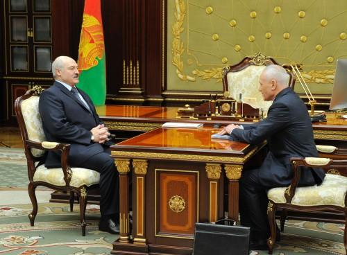 На снимке: Александр Лукашенко и Григорий Рапота.Фото БелТА.