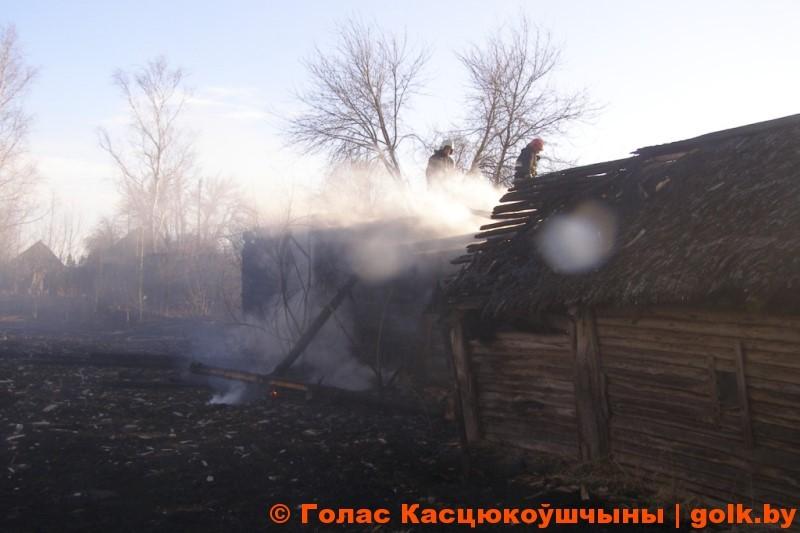 ЧП: Выжигание сухой растительности привело к возгоранию жилого дома в Костюковичском районе