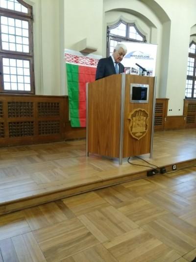 IMG-a21acfb8d28d96d0a241a3bf362c9b5f-V