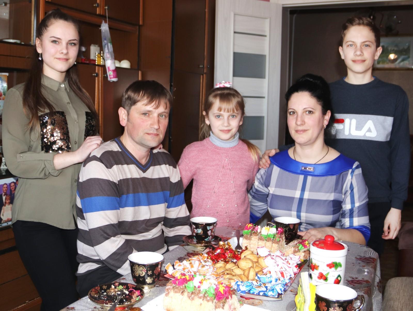 Семья Ковалевых из Костюковичского района может горы свернуть