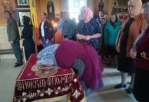 Скорбный день: В храмах Костюковичского района вынесли Плащаницу