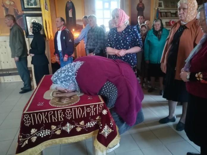 Скорбный день: В храмах Костюковичского района вынесли Плащаницу