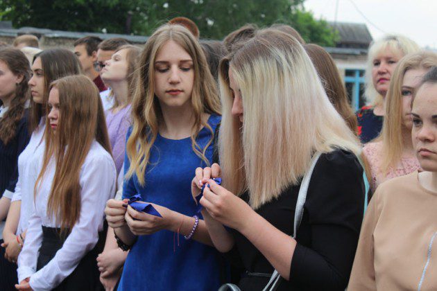 Мама, ну не плачь! Как прошел последний звонок в средней школе № 2 города Костюковичи (+ фото)