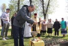 На месте захоронения священнослужителей из рода Сущинских у памятного знака состоялась встреча их потомков