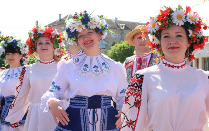 Как проходит праздник поэзии и авторской песни «Письменков луг» в Костюковичах