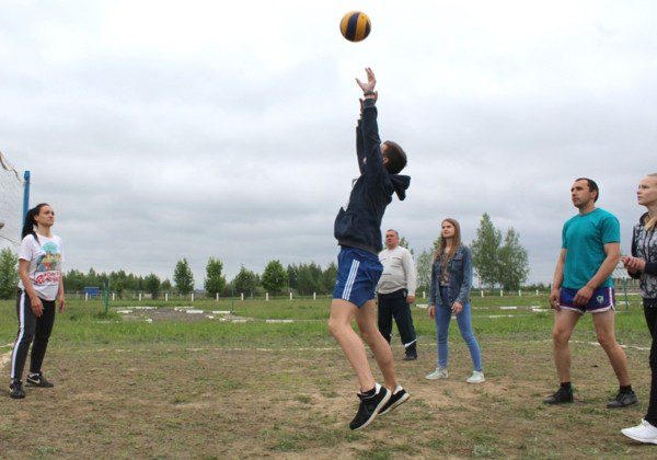 В Костюковичском районе проходит первенство района среди команд сельсоветов по мини-футболу и волейболу (+ фото)