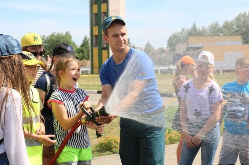 Сотрудники Костюковичского РОЧС проводят с детьми мероприятия профилактического характера
