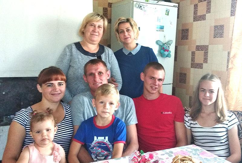 Могилевским обкомом профсоюза работников АПК оказана материальная помощь нуждающимся семьям из Костюковичского района