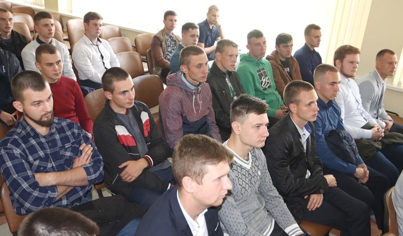 Коллектив Белорусского цементного завода пополнился 29 молодыми кадрами