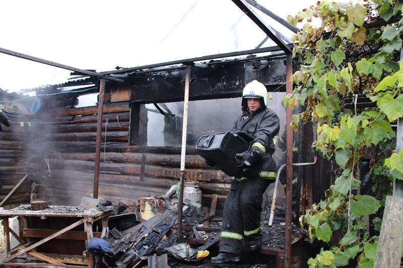 ЧП: В Костюковичах горел частный дом (+ фото)