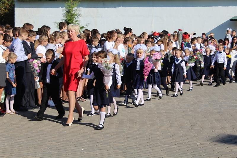 Торжественная линейка в Костюковичской районной гимназии (+ фото)