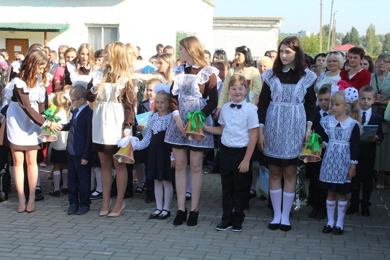 Торжественная линейка в Костюковичской районной гимназии (+ фото)