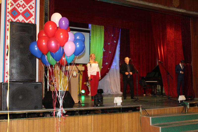 Учителей Костюковичского района поздравили с профессиональным праздником (+ фото)