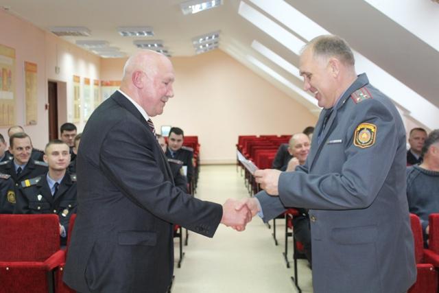 Ветераны отдела внутренних дел принимают поздравления в Костюковичах