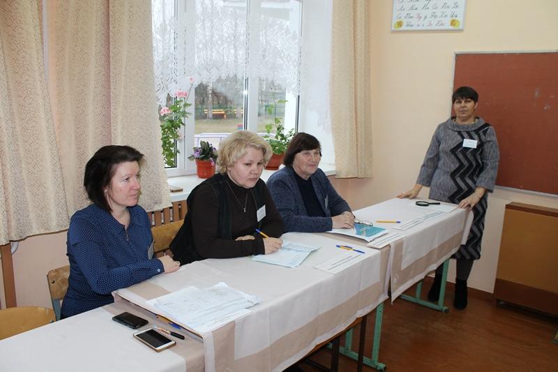 С хорошим настроением и чувством гражданского долга идут избиратели на Белынковичский избирательный участок № 47