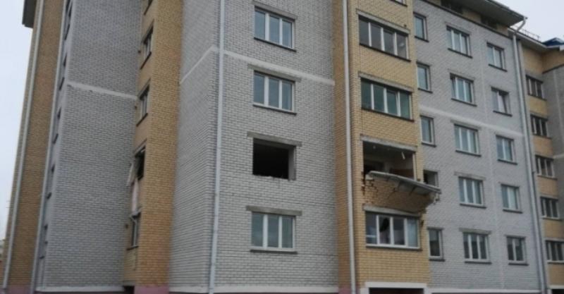 В Дрогичине в квартире выбило окна и почти обвалился балкон