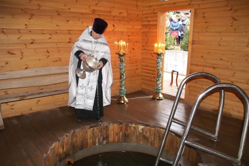 Фоторепортаж: Православные верующие Костюковичей отпраздновали Крещение Господне