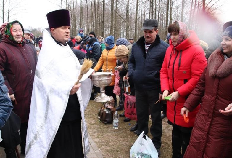 Фоторепортаж: Православные верующие Костюковичей отпраздновали Крещение Господне