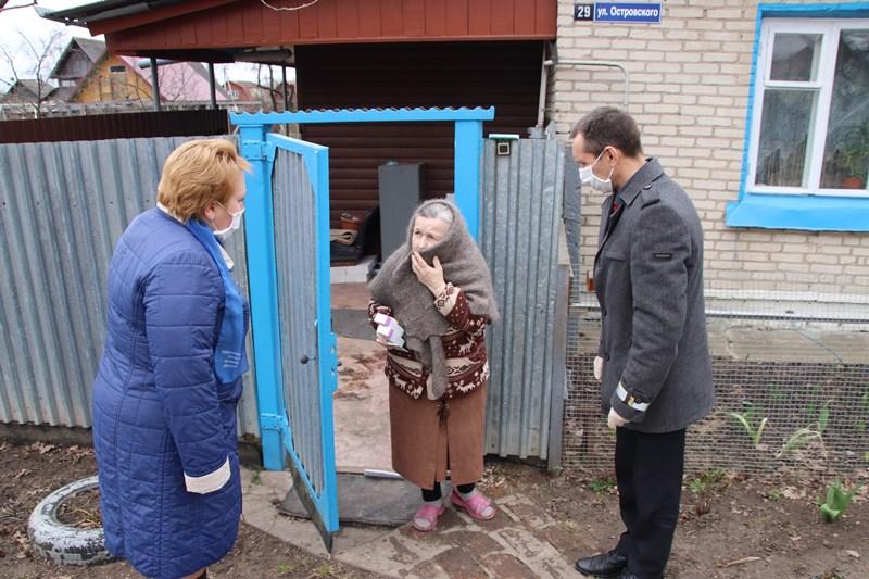 В Костюковичах волонтеры помогают с доставкой продуктов и лекарств пенсионерам