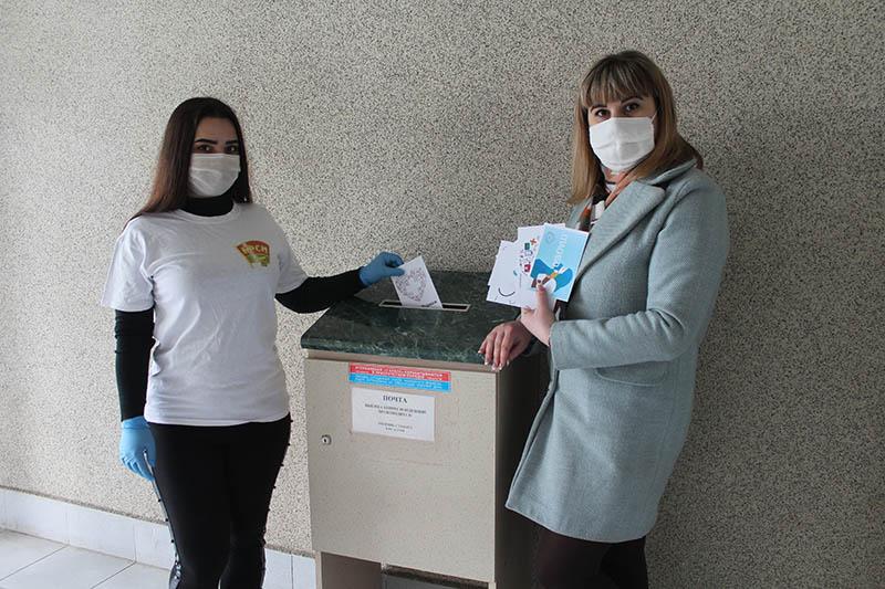 Активисты БРСМ отправили 16 открыток медикам Костюковичского района