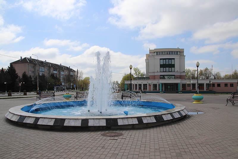 В Костюковичах включили фонтан в День труда - 1 Мая