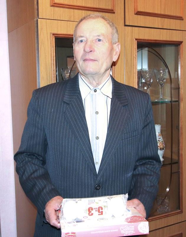 Александр Горбачевский вручил ветеранам поздравительные конверты от Президента Республики Беларусь