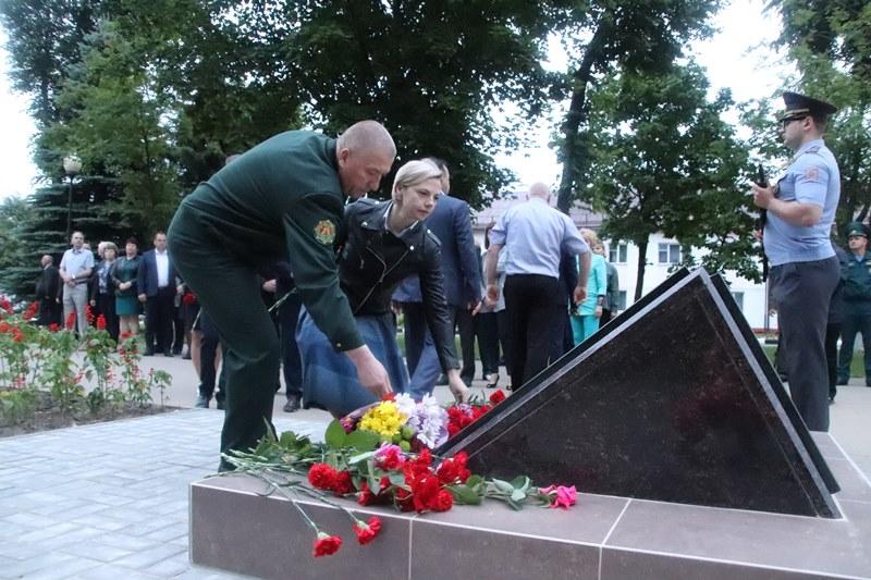 В Костюковичах открыли памятный знак партизанским формированиям