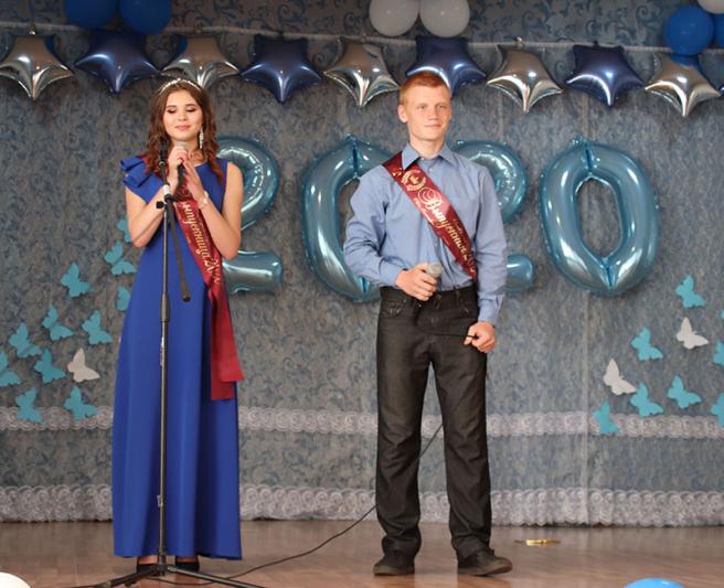 Фоторепортаж: Выпускники Костюковичского района получили аттестаты и медали