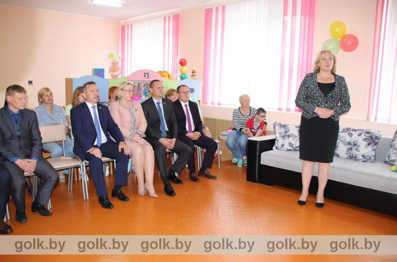 8 июля в Костюковичах Виктор Ананич посетил цемзавод и поучаствовал в открытии сенсорной комнаты для особенных детей