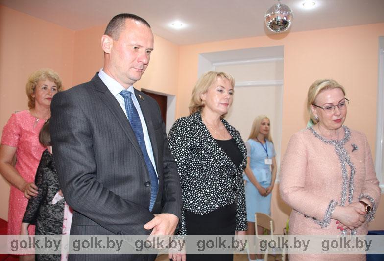 8 июля в Костюковичах Виктор Ананич посетил цемзавод и поучаствовал в открытии сенсорной комнаты для особенных детей