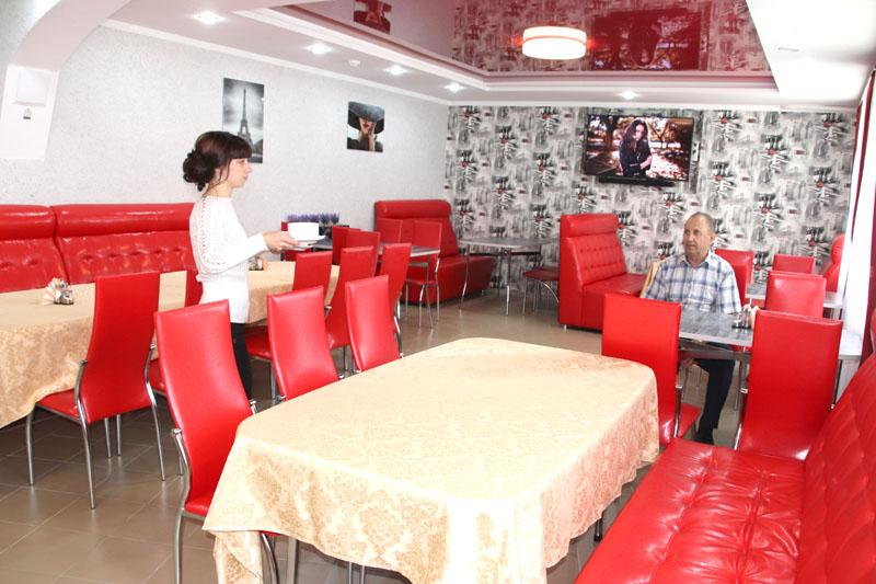 В Костюковичах открылось новое кафе «Вокзальный дворик» (+фото)