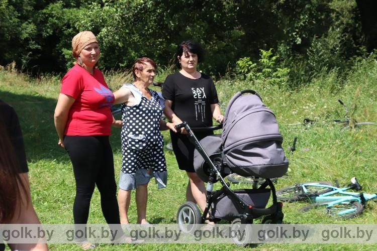 В Костюковичах в районе Слободы освятили возрожденный источник (фоторепортаж)