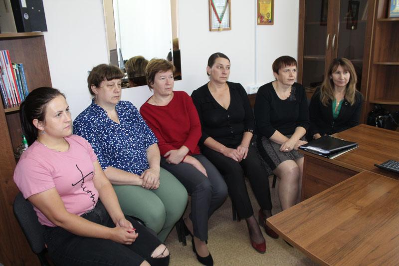 Председатель районной организации ОО "Белорусский союз женщин" Ольга Савченко встретилась с коллективом "Белгосстрах"