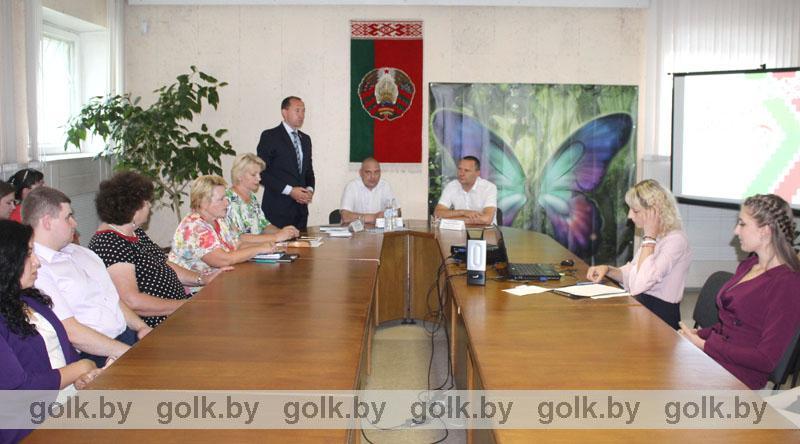 Сергей Сыранков провел встречу с молодежью Костюковичского района в общественно-политическом центре