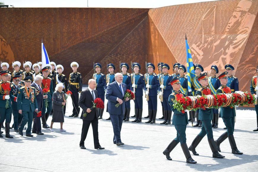 "Он всегда будет символом нерушимой дружбы" - Александр Лукашенко принял участие в открытии мемориала подо Ржевом