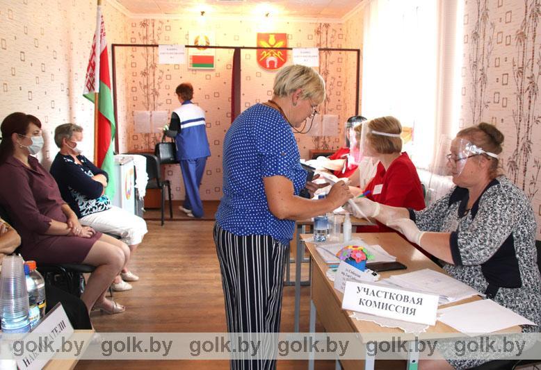 На Слободском избирательном участке № 8 в минуту голосует один человек