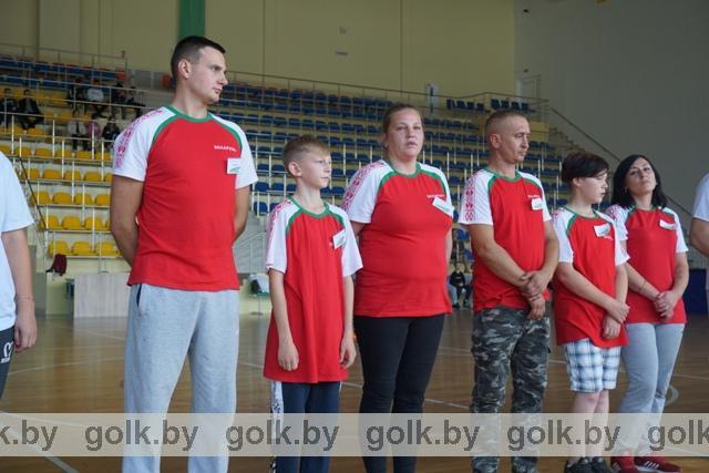 В Костюковичах прошла районная спортландия "Папа, мама, я - спортивная семья!" (+фото)