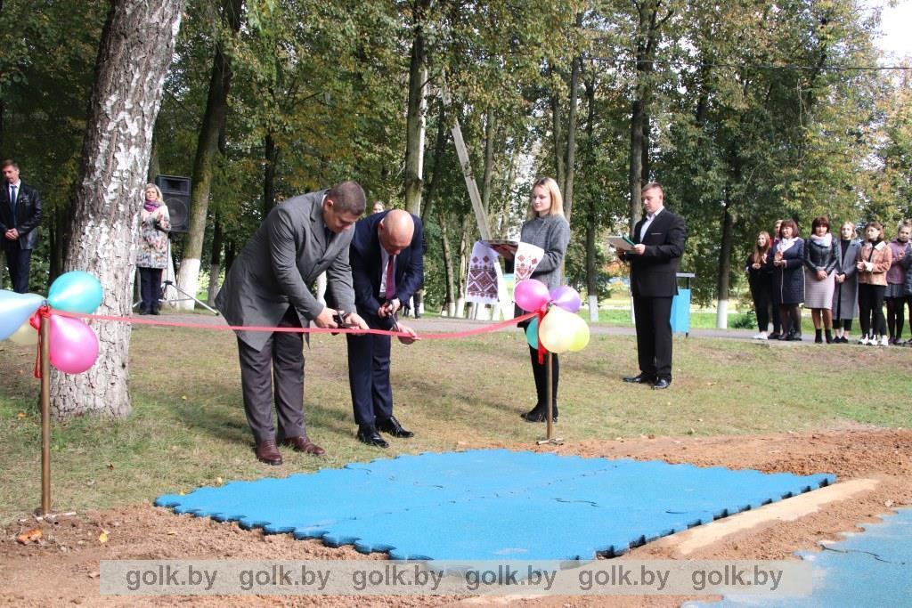 В Костюковичах состоялось открытие современной Workout площадки
