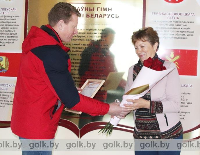 Супруги Патапенко внесли весомый вклад в приобретение спортивного инвентаря для Костюковичского ФОЦа