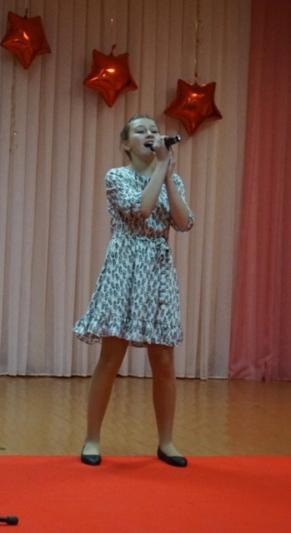 В актовом зале средней школы № 4 состоялся праздничный концерт ко Дню учителя